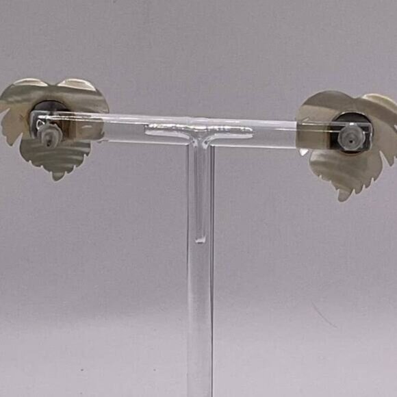 Vintage Leaf-Shaped Mother Of Pearl Post Stud Earrings - Picture 4 of 5
